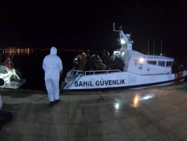 Balıkesir açıklarında 76 düzensiz göçmen kurtarıldı Balıkesir açıklarında 76 düzensiz göçmen kurtarıldı