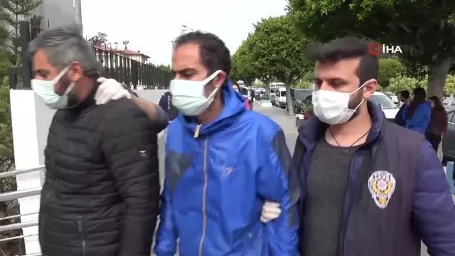 Banka çalışanın hesabını boşalttığı yalanıyla 40 bin lirasını dolandırdılar, İzmir'de yakalandılar Banka çalışanın hesabını boşalttığı yalanıyla 40 bin lirasını dolandırdılar, İzmir'de yakalandılar