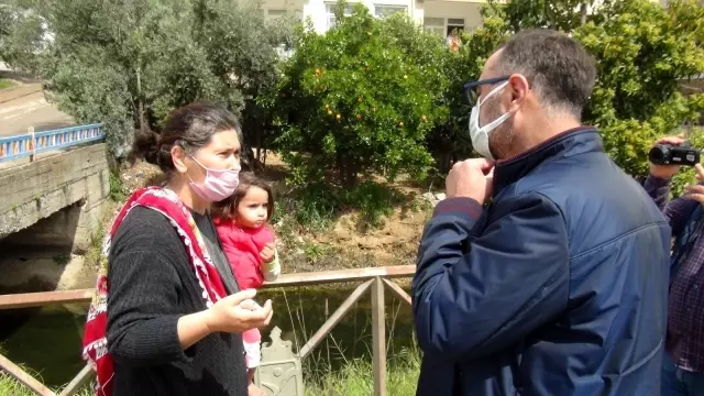Banka çalışanın hesabını boşalttığı yalanıyla 40 bin lirasını dolandırdılar, İzmir'de yakalandılar Banka çalışanın hesabını boşalttığı yalanıyla 40 bin lirasını dolandırdılar, İzmir'de yakalandılar