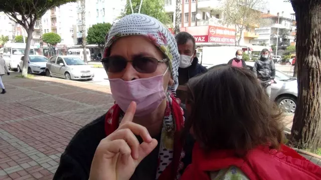 Banka çalışanın hesabını boşalttığı yalanıyla 40 bin lirasını dolandırdılar, İzmir'de yakalandılar Banka çalışanın hesabını boşalttığı yalanıyla 40 bin lirasını dolandırdılar, İzmir'de yakalandılar