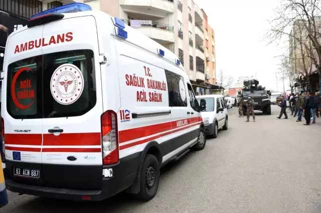 Son dakika haberi... Berber dükkanına silahlı saldırı 1 ölü, 1 yaralı Son dakika haberi... Berber dükkanına silahlı saldırı 1 ölü, 1 yaralı