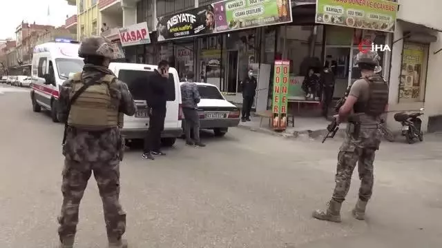 Son dakika haberleri: Berber dükkanına silahlı saldırı: 1 ölü, 1 yaralı Son dakika haberleri: Berber dükkanına silahlı saldırı: 1 ölü, 1 yaralı