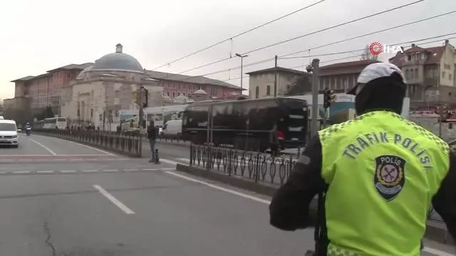Beyazıt'ta trafik kabusunu önlemek için denetim yapıldı Beyazıt'ta trafik kabusunu önlemek için denetim yapıldı