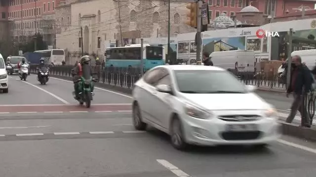 Beyazıt'ta trafik kabusunu önlemek için denetim yapıldı Beyazıt'ta trafik kabusunu önlemek için denetim yapıldı