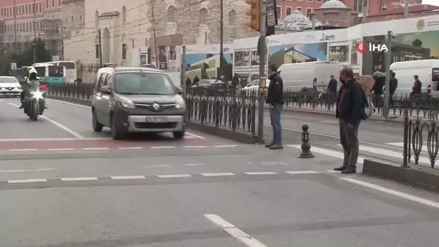 Beyazıt'ta trafik kabusunu önlemek için denetim yapıldı Beyazıt'ta trafik kabusunu önlemek için denetim yapıldı