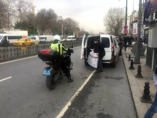 Beyazıt'ta trafik kabusunu önlemek için denetim yapıldı Beyazıt'ta trafik kabusunu önlemek için denetim yapıldı