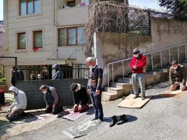 BEYKOZ'DA BİR YILDIR KAPALI CAMİ TEPKİSİ BEYKOZ'DA BİR YILDIR KAPALI CAMİ TEPKİSİ