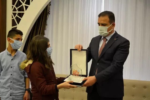 Vanlı öğrenciler 'Biz Anadoluyuz Projesi' kapsamında Hakkari'ye geldi Vanlı öğrenciler 'Biz Anadoluyuz Projesi' kapsamında Hakkari'ye geldi