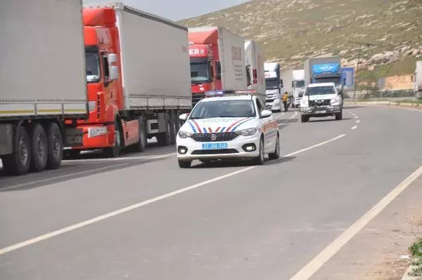 BM'den İdlib'e 82 TIR ile insani yardım BM'den İdlib'e 82 TIR ile insani yardım