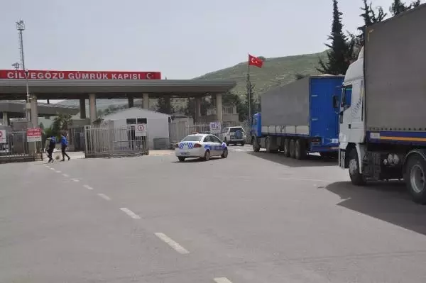 BM'den İdlib'e 82 TIR ile insani yardım BM'den İdlib'e 82 TIR ile insani yardım