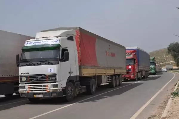BM'den İdlib'e 82 TIR ile insani yardım BM'den İdlib'e 82 TIR ile insani yardım