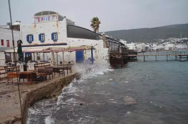 MUĞLA BODRUM'DA 'FIRTINA' GÜNLÜK YAŞAMI OLUMSUZ ETKİLEDİ MUĞLA BODRUM'DA 'FIRTINA' GÜNLÜK YAŞAMI OLUMSUZ ETKİLEDİ