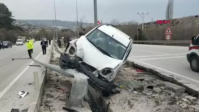 Son dakika haberi | Burdur'da kaza; aydınlatma direğine çarptı, 1'i bebek 3 yaralı Son dakika haberi | Burdur'da kaza; aydınlatma direğine çarptı, 1'i bebek 3 yaralı