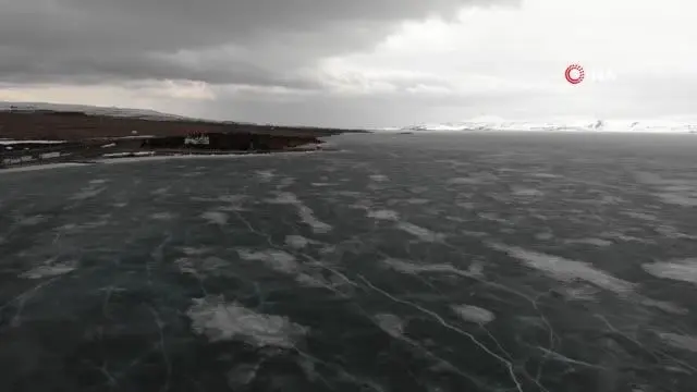 Buzları çözülmeye başlayan Çıldır Gölü'nde mest eden görüntüler Buzları çözülmeye başlayan Çıldır Gölü'nde mest eden görüntüler