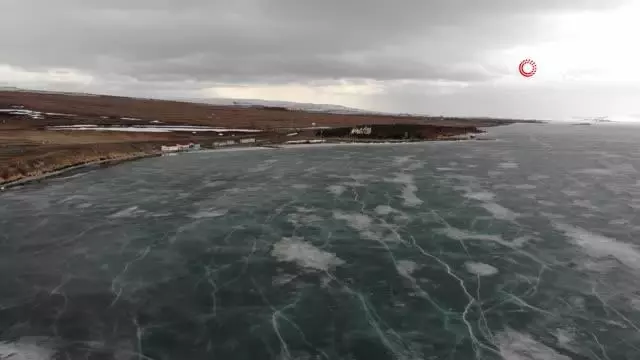 Buzları çözülmeye başlayan Çıldır Gölü'nde mest eden görüntüler Buzları çözülmeye başlayan Çıldır Gölü'nde mest eden görüntüler