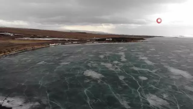 Buzları çözülmeye başlayan Çıldır Gölü'nde mest eden görüntüler Buzları çözülmeye başlayan Çıldır Gölü'nde mest eden görüntüler