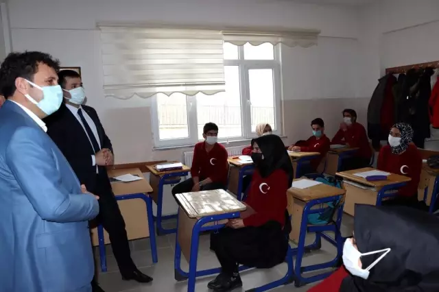 Çat'ta Yavi Şehitleri için 33 fidan dikildi Çat'ta Yavi Şehitleri için 33 fidan dikildi