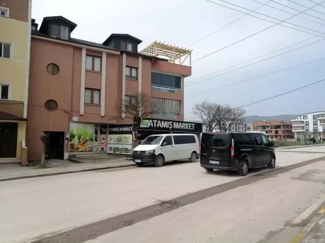 Çatıda babasına yardım etmek isterken düşerek ağır yaralandı Çatıda babasına yardım etmek isterken düşerek ağır yaralandı