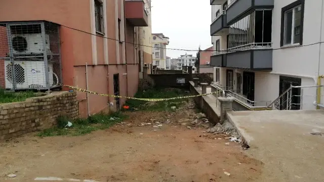 Çatıda babasına yardım etmek isterken düşerek ağır yaralandı Çatıda babasına yardım etmek isterken düşerek ağır yaralandı