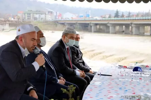 ZONGULDAK ÇAYCUMA'DAKİ KÖPRÜ FACİASINDA ÖLENLER DUALARLA ANILDI ZONGULDAK ÇAYCUMA'DAKİ KÖPRÜ FACİASINDA ÖLENLER DUALARLA ANILDI