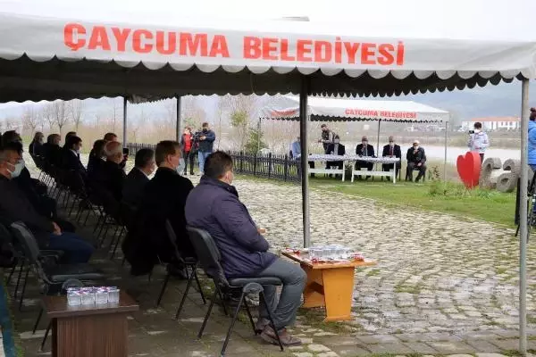 ZONGULDAK ÇAYCUMA'DAKİ KÖPRÜ FACİASINDA ÖLENLER DUALARLA ANILDI ZONGULDAK ÇAYCUMA'DAKİ KÖPRÜ FACİASINDA ÖLENLER DUALARLA ANILDI