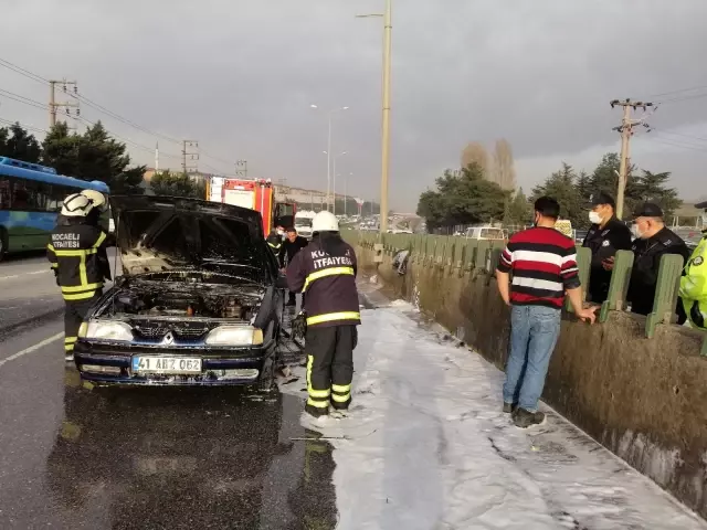 D100'de alev alev yanan otomobil küle döndü D100'de alev alev yanan otomobil küle döndü