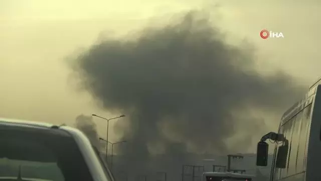 D100'de alev alev yanan otomobil küle döndü D100'de alev alev yanan otomobil küle döndü