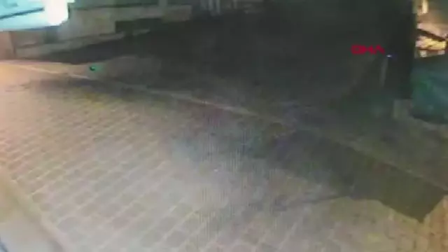DENİZLİ SİMİTÇİNİN TEZGAHINI KUNDAKLADI; O ANLAR KAMERADA DENİZLİ SİMİTÇİNİN TEZGAHINI KUNDAKLADI; O ANLAR KAMERADA
