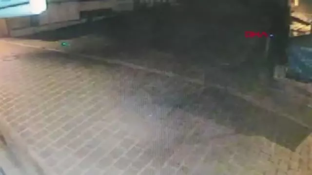 DENİZLİ SİMİTÇİNİN TEZGAHINI KUNDAKLADI; O ANLAR KAMERADA DENİZLİ SİMİTÇİNİN TEZGAHINI KUNDAKLADI; O ANLAR KAMERADA