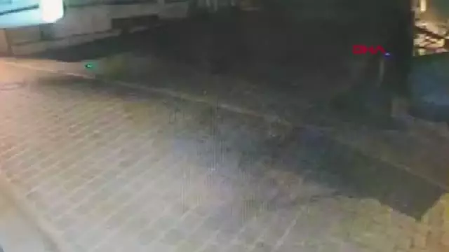 DENİZLİ SİMİTÇİNİN TEZGAHINI KUNDAKLADI; O ANLAR KAMERADA DENİZLİ SİMİTÇİNİN TEZGAHINI KUNDAKLADI; O ANLAR KAMERADA