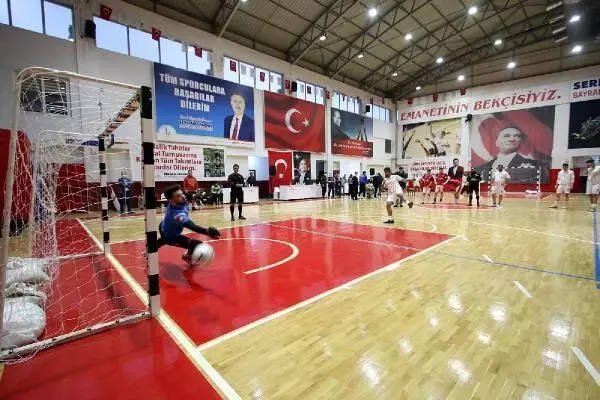 Deprem kurbanı futbolcu Malik Tahirler, turnuvayla anıldı