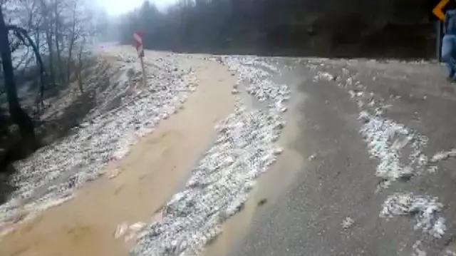 Dereler taştı, köy sular altında kaldı Dereler taştı, köy sular altında kaldı