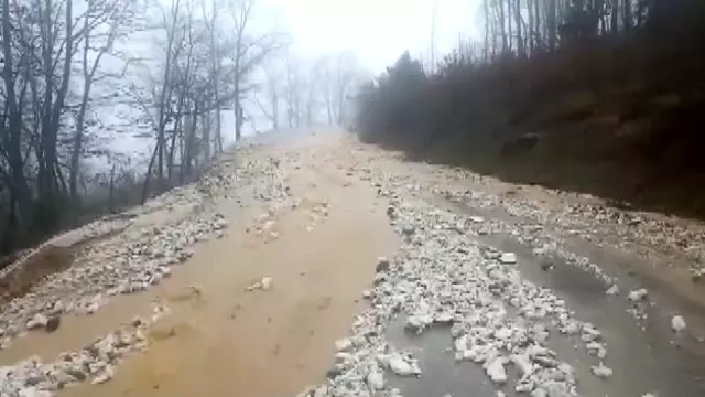 Dereler taştı, köy sular altında kaldı Dereler taştı, köy sular altında kaldı