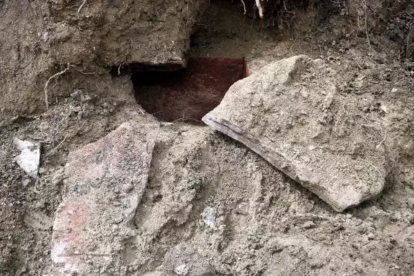 DEVREK'TE ROMA DÖNEMİNE AİT MEZAR BULUNDU DEVREK'TE ROMA DÖNEMİNE AİT MEZAR BULUNDU