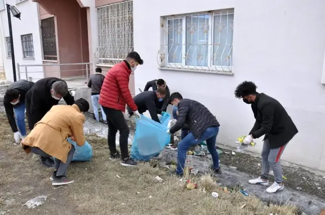 Diyadin'de çöp toplama etkinliği düzenlendi Diyadin'de çöp toplama etkinliği düzenlendi