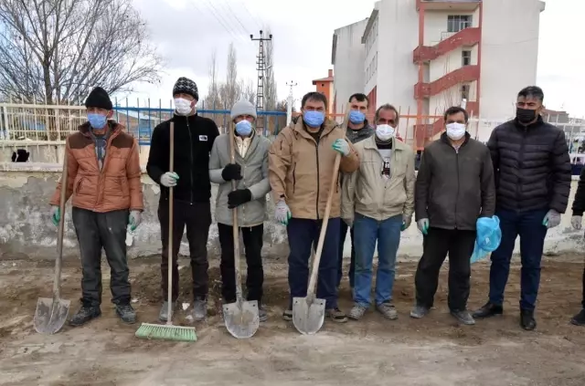 Diyadin'de çöp toplama etkinliği düzenlendi Diyadin'de çöp toplama etkinliği düzenlendi
