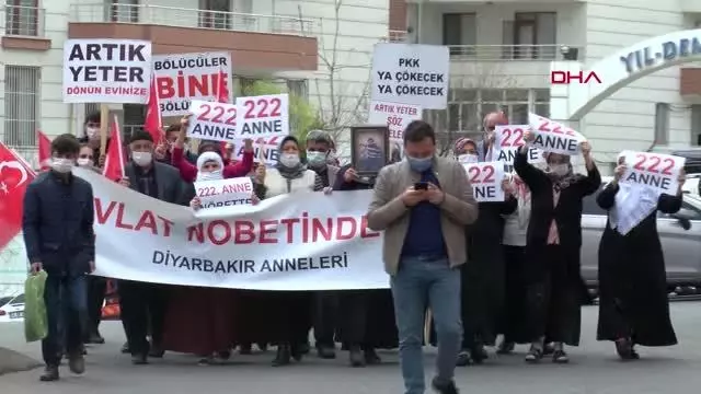 DİYARBAKIR HDP ÖNÜNDEKİ EYLEMDE 582'NCİ GÜN; AİLE SAYISI 222 OLDU DİYARBAKIR HDP ÖNÜNDEKİ EYLEMDE 582'NCİ GÜN; AİLE SAYISI 222 OLDU