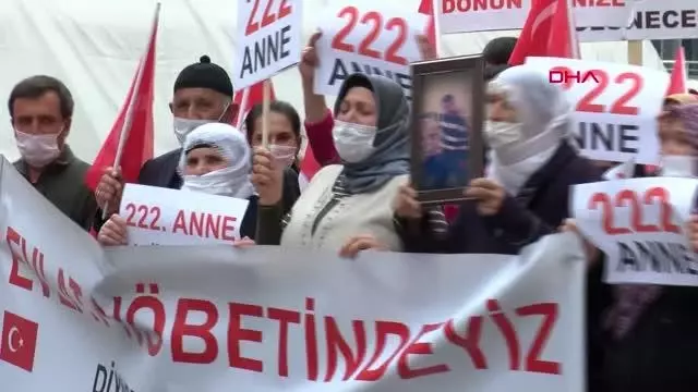 DİYARBAKIR HDP ÖNÜNDEKİ EYLEMDE 582'NCİ GÜN; AİLE SAYISI 222 OLDU DİYARBAKIR HDP ÖNÜNDEKİ EYLEMDE 582'NCİ GÜN; AİLE SAYISI 222 OLDU