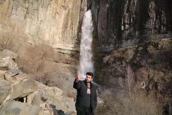 EKİREK ŞELALESİ, NİSANDA COŞTU