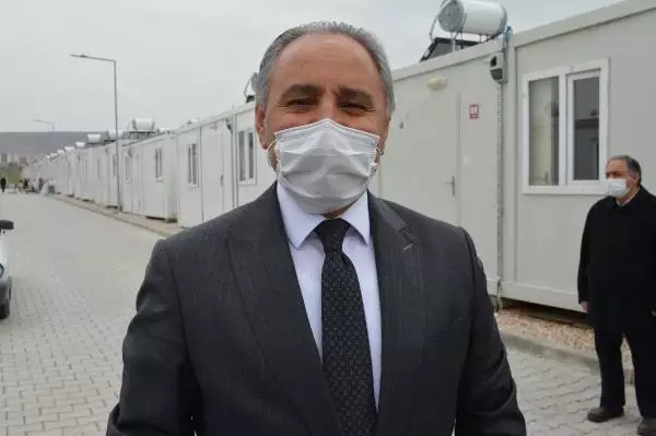 ELAZIĞ'DA DEPREMZEDELERE TEMİZLİK KOLİSİ ELAZIĞ'DA DEPREMZEDELERE TEMİZLİK KOLİSİ
