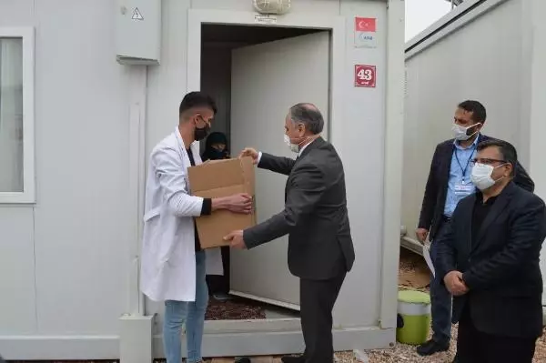 ELAZIĞ'DA DEPREMZEDELERE TEMİZLİK KOLİSİ ELAZIĞ'DA DEPREMZEDELERE TEMİZLİK KOLİSİ