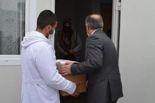 ELAZIĞ'DA DEPREMZEDELERE TEMİZLİK KOLİSİ ELAZIĞ'DA DEPREMZEDELERE TEMİZLİK KOLİSİ