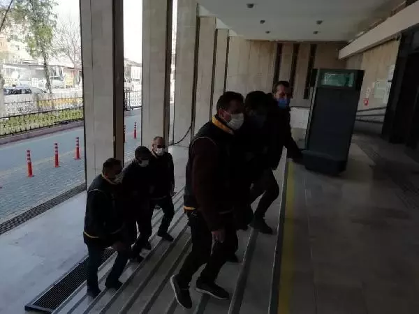 ELAZIĞ'DAN MALATYA'YA GİDİP 350 BİN LİRASINI DOLANDIRICILARA TESLİM ETTİ ELAZIĞ'DAN MALATYA'YA GİDİP 350 BİN LİRASINI DOLANDIRICILARA TESLİM ETTİ