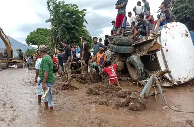 Son dakika haberi: Endonezya'daki sel ve heyelan felaketinde can kaybı 117'ye yükseldi Son dakika haberi: Endonezya'daki sel ve heyelan felaketinde can kaybı 117'ye yükseldi