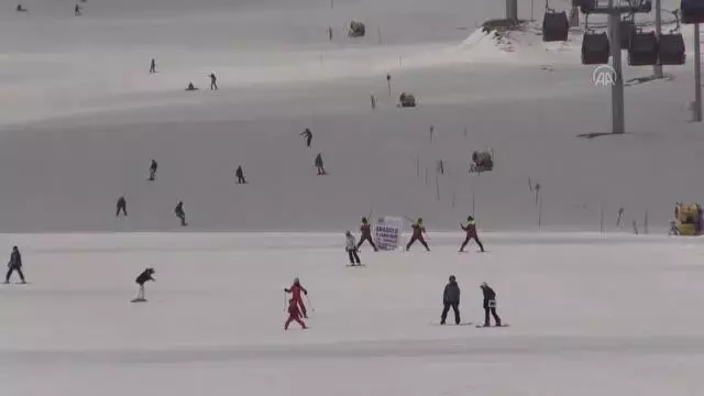 Erciyes'te AA'nın kuruluş yıl dönümünü kutladılar Erciyes'te AA'nın kuruluş yıl dönümünü kutladılar