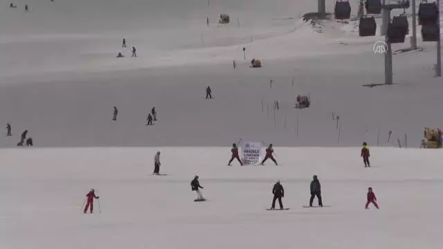 Erciyes'te AA'nın kuruluş yıl dönümünü kutladılar Erciyes'te AA'nın kuruluş yıl dönümünü kutladılar