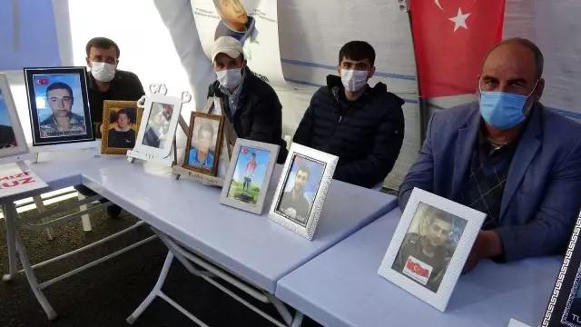 Evlat nöbetindeki acılı baba Turan: 'Kızım sağ mı ölü mü bilmiyorum, kızımı HDP kaçırdı' Evlat nöbetindeki acılı baba Turan: 'Kızım sağ mı ölü mü bilmiyorum, kızımı HDP kaçırdı'