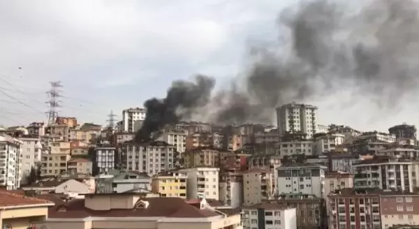 Son dakika! EYÜPSULTAN'DA BİNANIN TERAS KATINDA YANGIN Son dakika! EYÜPSULTAN'DA BİNANIN TERAS KATINDA YANGIN