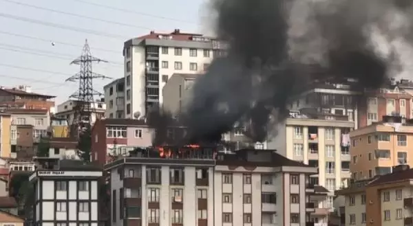 Son dakika! EYÜPSULTAN'DA BİNANIN TERAS KATINDA YANGIN Son dakika! EYÜPSULTAN'DA BİNANIN TERAS KATINDA YANGIN