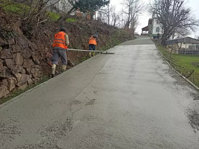 Fatsa Belediyesi son bir ayda 6 km beton yol yaptı Fatsa Belediyesi son bir ayda 6 km beton yol yaptı